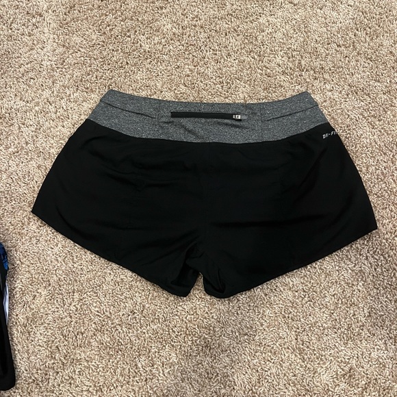 NWOT Nike Rival 3 inch Shorts | pockets, reflective - Picture 5 of 11